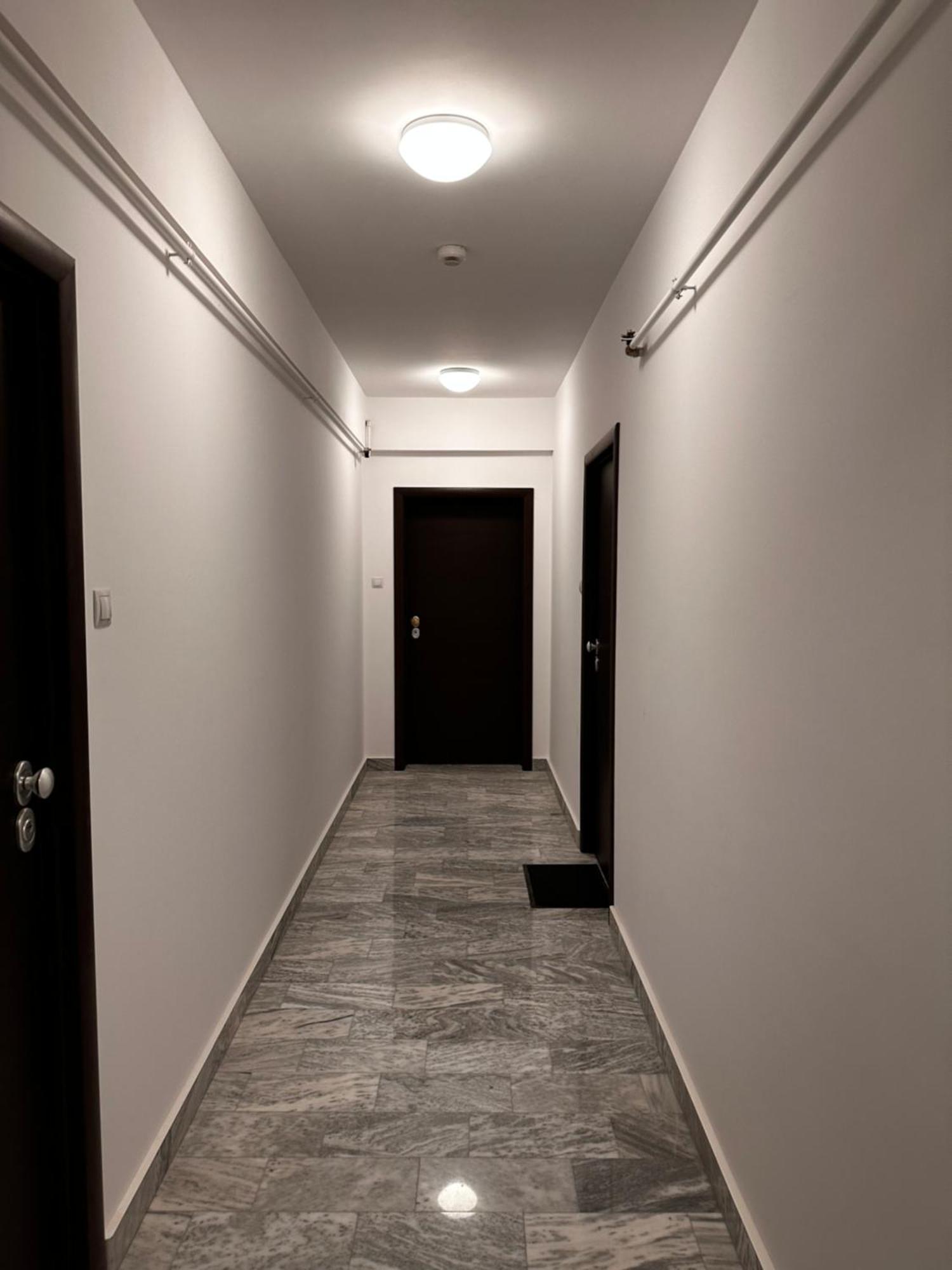 Apartament Elysium Old Square, Free Street Parking Within The Limits Of Available Spaces And Paid Parking One Minute Away, Smart Tv