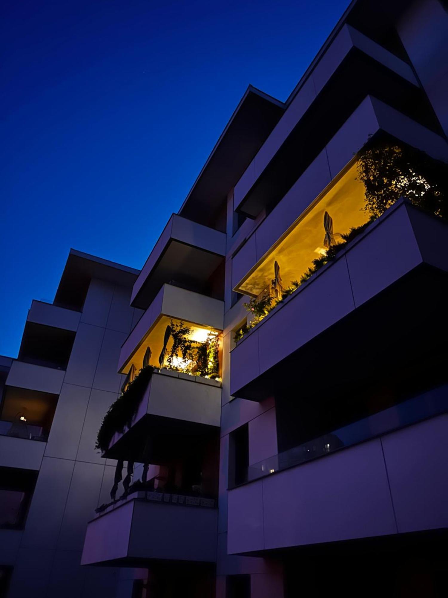 Apartment Elysium Old Square, Free Street Parking Within The Limits Of Available Spaces And Paid Parking One Minute Away, Smart Tv *