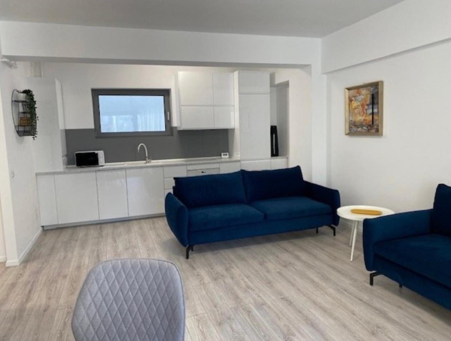 Apartament Elysium Old Square, Free Street Parking Within The Limits Of Available Spaces And Paid Parking One Minute Away, Smart Tv