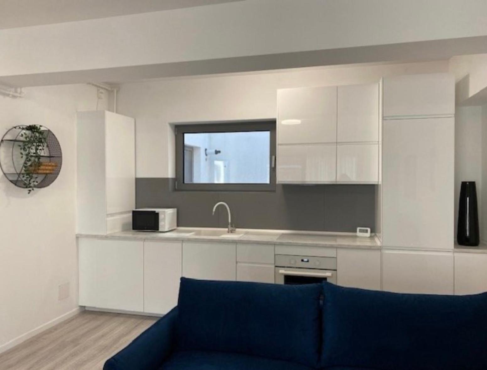Apartament Elysium Old Square, Free Street Parking Within The Limits Of Available Spaces And Paid Parking One Minute Away, Smart Tv Bucureşti