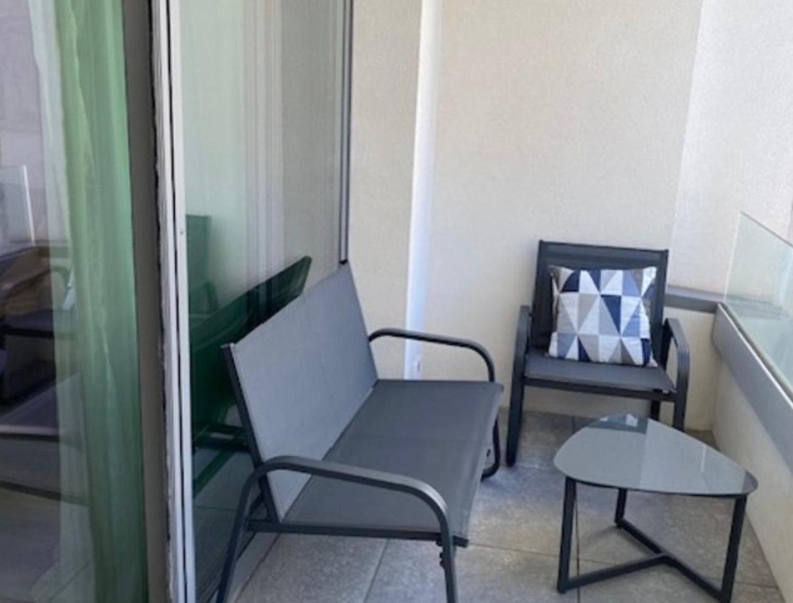 Elysium Old Square, Free Street Parking Within The Limits Of Available Spaces And Paid Parking One Minute Away, Smart Tv Bucureşti