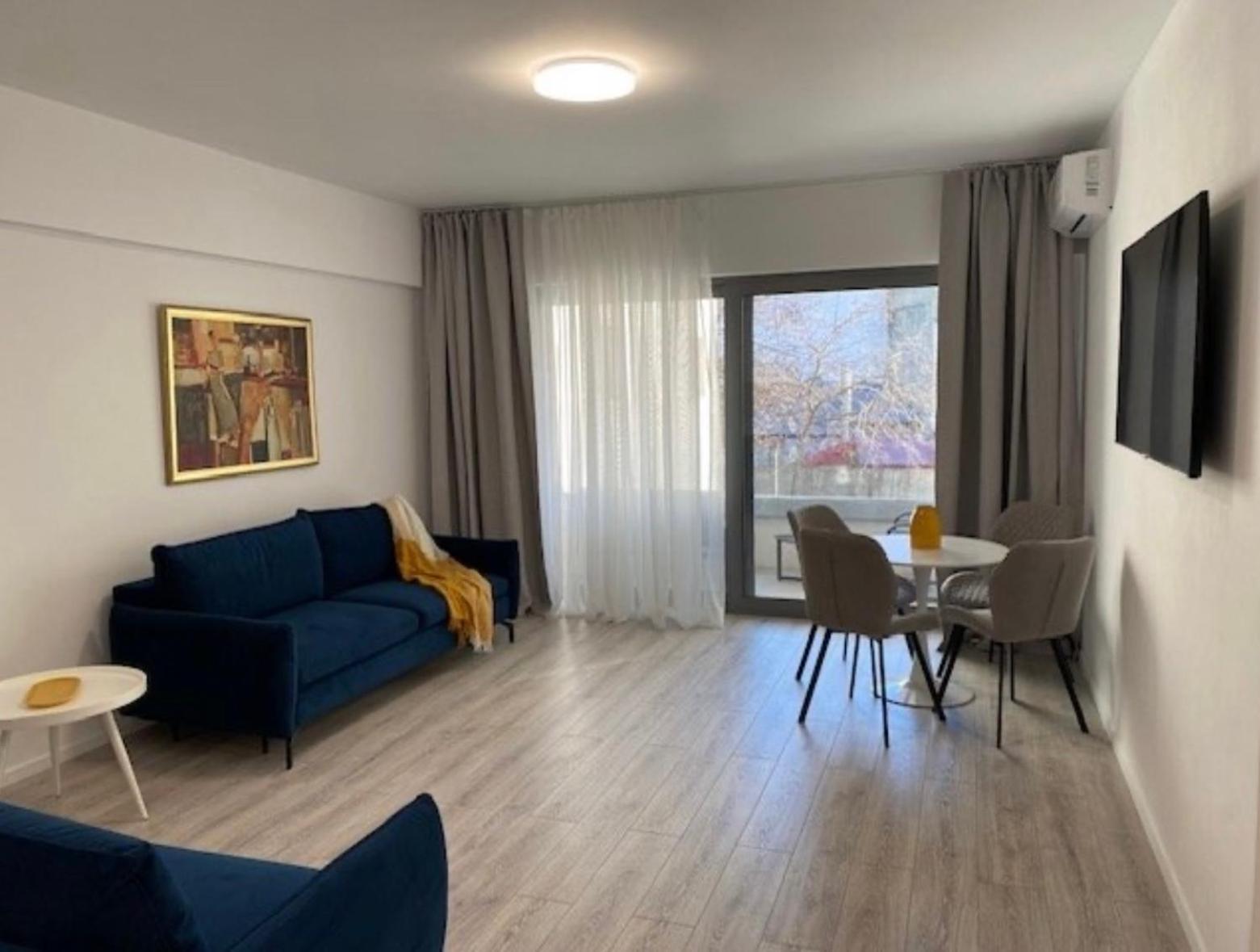 Elysium Old Square, Free Street Parking Within The Limits Of Available Spaces And Paid Parking One Minute Away, Smart Tv Bucureşti