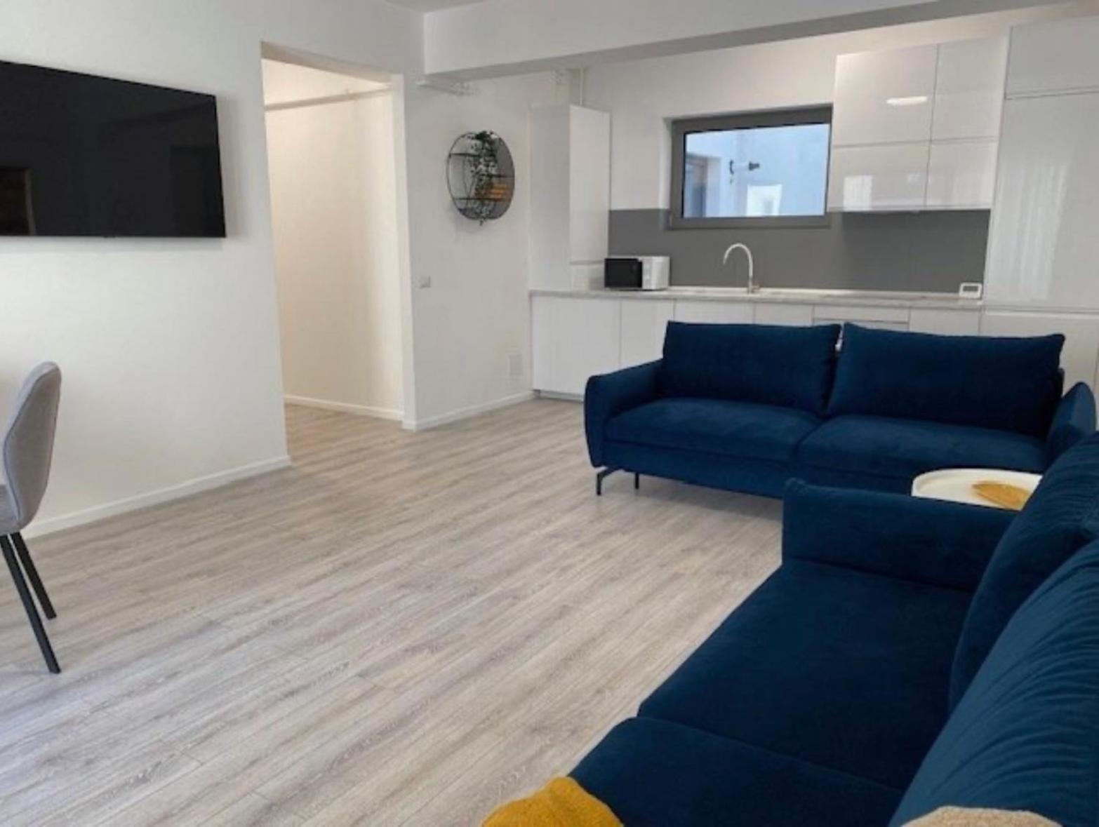 Apartament Elysium Old Square, Free Street Parking Within The Limits Of Available Spaces And Paid Parking One Minute Away, Smart Tv